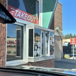 Eat'n Park - Takeout drive-thru window