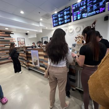 Everbowl - Inside is very clean and nice decorations - Acai Bowls Near Me - Chula Vista, California