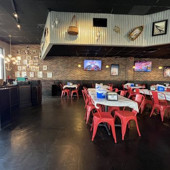 Hot N Juicy Crawfish - Seating - Cajun/Creole Near Me - Orlando, Florida