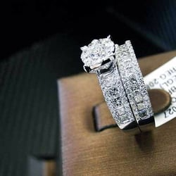 This heart touching 14k white gold and diamond bridal set has beautiful, high quality diamonds carte weight of 2.13