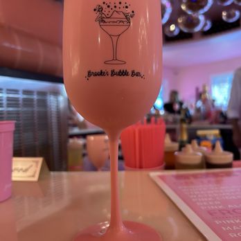 Brooke’s Bubble Bar - Rosa rose - Champagne Bars Near Me - Fredericksburg, Texas
