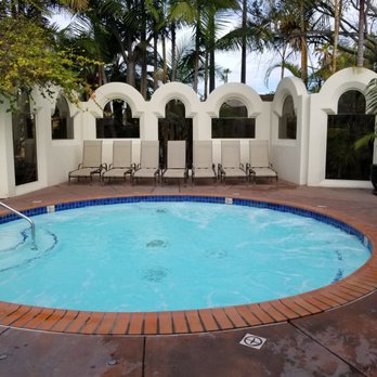 Bahia Resort Hotel - Jacuzzi was huge. So amazing. - San Diego, CA
