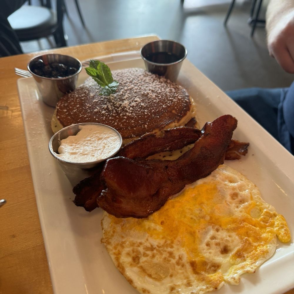 Jeannine's American Bakery Restaurant - Lemon Poppyseed Pancakes - Coffee & Tea Near Me - Goleta, California