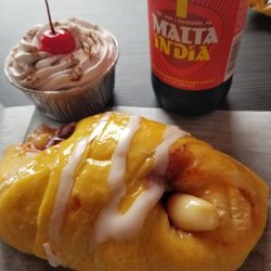 PanCafé El Buren - Pan queso y guaba, tres leches, Malta India.
