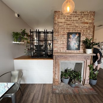Relampago Coffee Lab - Cottage core vibes - Coffee & Tea Near Me - St. Augustine, Florida
