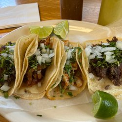 4 random street tacos