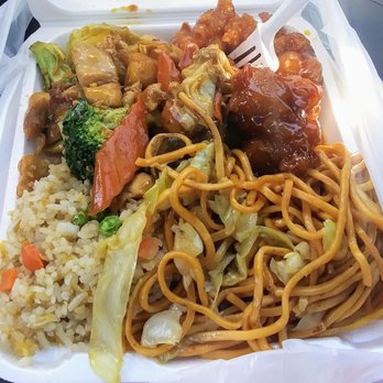 Great Wall Express - Half Chow Mein noodles, half fried rice with Orange chicken and mixed veggies with chicken. - Chinese Near Me - San Diego, California Great Wall Express - Half Chow Mein noodles, half fried rice with Orange chicken and mixed veggies with chicken. - Chinese Near Me - San Diego, California