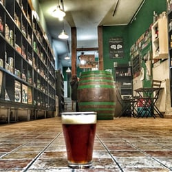 La Buena Cerveza - Más de 400 referencias artesanas, con nevera para tomar allí y grifo!!