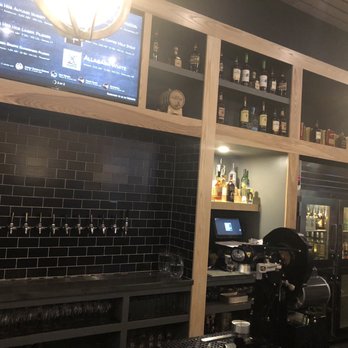 Bear's Smokehouse - Barbeque Near Me - New Haven, Connecticut
