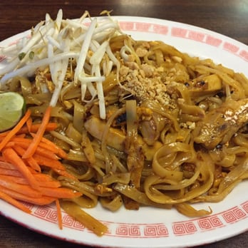 Dao's Tai Pan's - Chicken Pad Thai (ask for added spice if you like it spicy) - Vietnamese Near Me - Tucson, Arizona