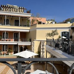 Villa Maria Cristina - Hotel grounds.