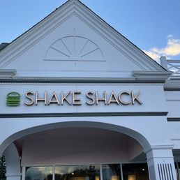 Exterior photo of Shake Shack Ladue Crossing - Saint Louis, Missouri Exterior photo of Shake Shack Ladue Crossing - Saint Louis, Missouri