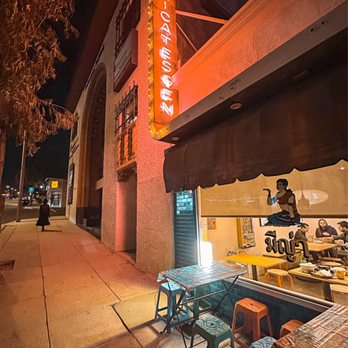 Miya - Outside seating - Thai Near Me - Altadena, California Miya - Outside seating - Thai Near Me - Altadena, California