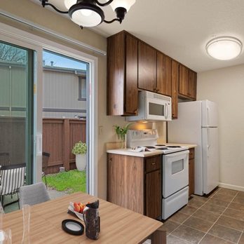 Almondwood Apartments - Almondwood Apartments Kitchen in 2-Br Townhouse - Apartments Near Me - Davis, California Almondwood Apartments - Almondwood Apartments Kitchen in 2-Br Townhouse - Apartments Near Me - Davis, California