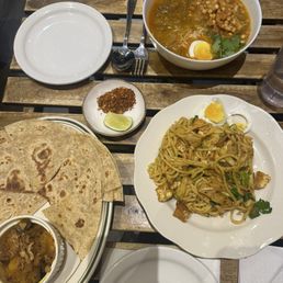 yellow curry noodles, Roti with Potato Curry yellow curry noodles, Roti with Potato Curry