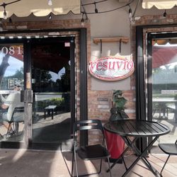 Vesuvio Pizza & Panini - Outside space