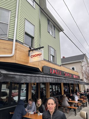 Chomp Kitchen and Drinks by null