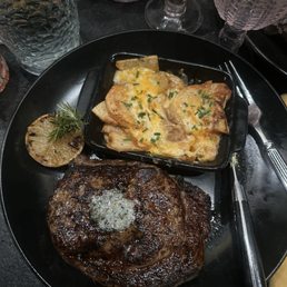 Rib eye with au gratin potato's Rib eye with au gratin potato's