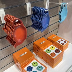 Le Creuset Outlet Store - Magnets and tea accessories
