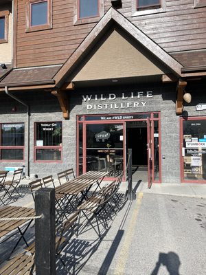 Wild Life Distillery & Cocktail Bar by null