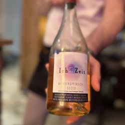 Neos - Restaurant & Weinbar - Peach dessert wine