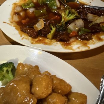 Big Bowl Restaurant - we ate most of the beef, however it was in a bowl of syrup sauce! way too sweet - Chinese Near Me - Mesa, Arizona