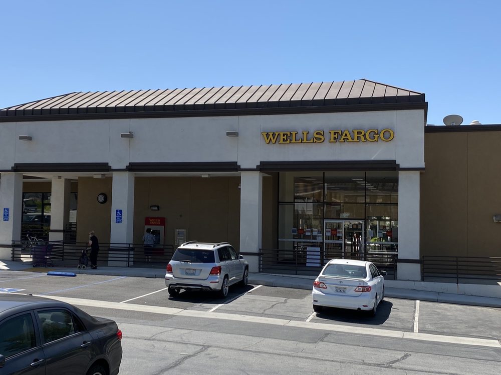 WELLS FARGO BANK Updated April 2024 12 Photos & 17 Reviews 1396 N Rose Dr, Placentia
