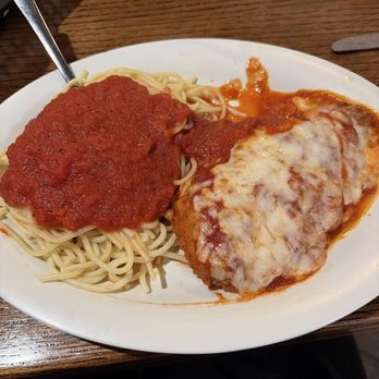Italiano's Restaurant - Chicken Parmiagiana - Italian Near Me - Humble, Texas