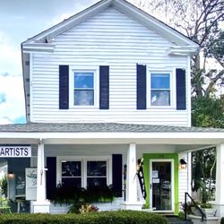 Artisans Gallery on Howe - What a great gallery, in a historic old home right in downtown Southport.