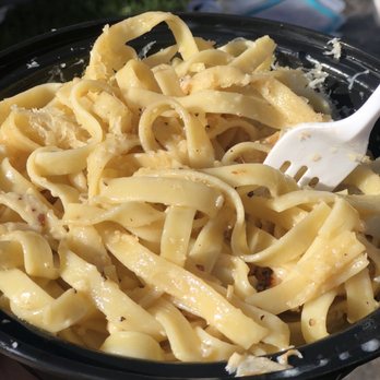 Pastini - Fettucine Alfredo with Chicken - Italian Near Me - Bend, Oregon Pastini - Fettucine Alfredo with Chicken - Italian Near Me - Bend, Oregon