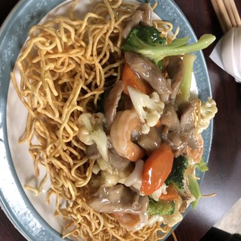 Lee & Ann Restaurant - a plate of noodles and vegetables - Vietnamese Near Me - Prince Rupert, British Columbia Lee & Ann Restaurant - a plate of noodles and vegetables - Vietnamese Near Me - Prince Rupert, British Columbia