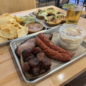 Hurtado Barbecue - Chips & salsa / Guacamole, brisket, jalapeño sausage, bacon burnt ends, elote, potato salad, banana pudding - Barbeque Near Me - Dallas, Texas Hurtado Barbecue - Chips & salsa / Guacamole, brisket, jalapeño sausage, bacon burnt ends, elote, potato salad, banana pudding - Barbeque Near Me - Dallas, Texas