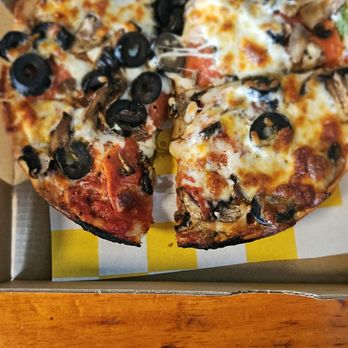 Big Kahuna's Pizza - 7" Personal Pizza (3 Toppings) - Pizza Near Me - Honolulu, Hawaii