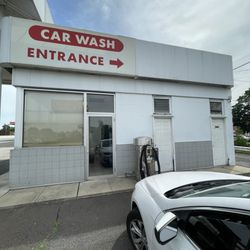 Classic Carwash - One crappy vacuum that doesn't work, a couple more around corner with low suction^