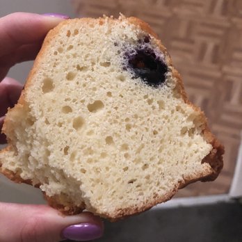 Gregorys Coffee - Dry, stale ONE BLUEBERRY muffin..gross - Coffee & Tea Near Me - New York, New York