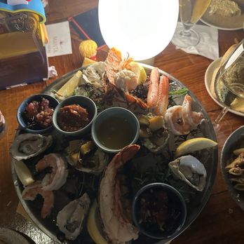 Manta - $180 seafood tower was small - Hawaiian Near Me - Kamuela, Hawaii