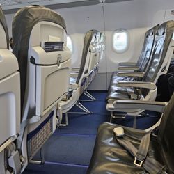 Lufthansa - Empty row