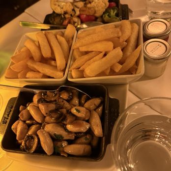 Brasserie am Gendarmenmarkt - Pommes frites and mushrooms - Brasseries Near Me - Berlin, BE Brasserie am Gendarmenmarkt - Pommes frites and mushrooms - Brasseries Near Me - Berlin, BE