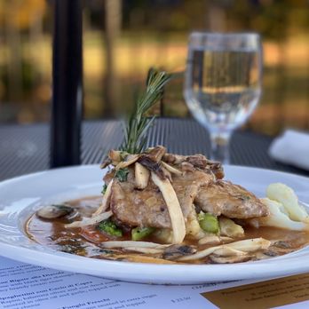 Terra Cotta Inn - Veal Scallopini with assorted mushrooms - Pubs Near Me - Caledon, Ontario Terra Cotta Inn - Veal Scallopini with assorted mushrooms - Pubs Near Me - Caledon, Ontario
