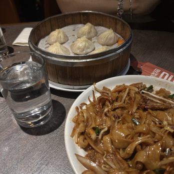 Duck N Bao - Beef Stir-Fried Rice Noodle Chicken Soup Dumpling - Szechuan Near Me - Houston, Texas Duck N Bao - Beef Stir-Fried Rice Noodle Chicken Soup Dumpling - Szechuan Near Me - Houston, Texas