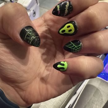 Top Solar Nails - Free hand design - Nail Salons Near Me - Tualatin, Oregon