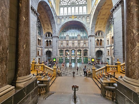 Antwerpen-Centraal station by null