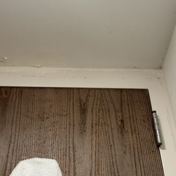 Inns of the Corps - Ward Lodge Camp Pendleton - Black mold all over the door - Bed & Breakfast Near Me - Camp Pendleton, California