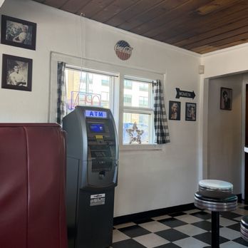 Mo's Diner & Lounge - ATM - Diners Near Me - Manitou Springs, Colorado Mo's Diner & Lounge - ATM - Diners Near Me - Manitou Springs, Colorado