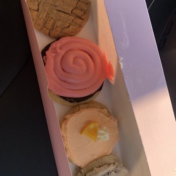 Crumbl - Leesburg - Bakeries Near Me - Leesburg, Virginia
