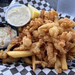 Pepper's Landing - Clam Strips Basket