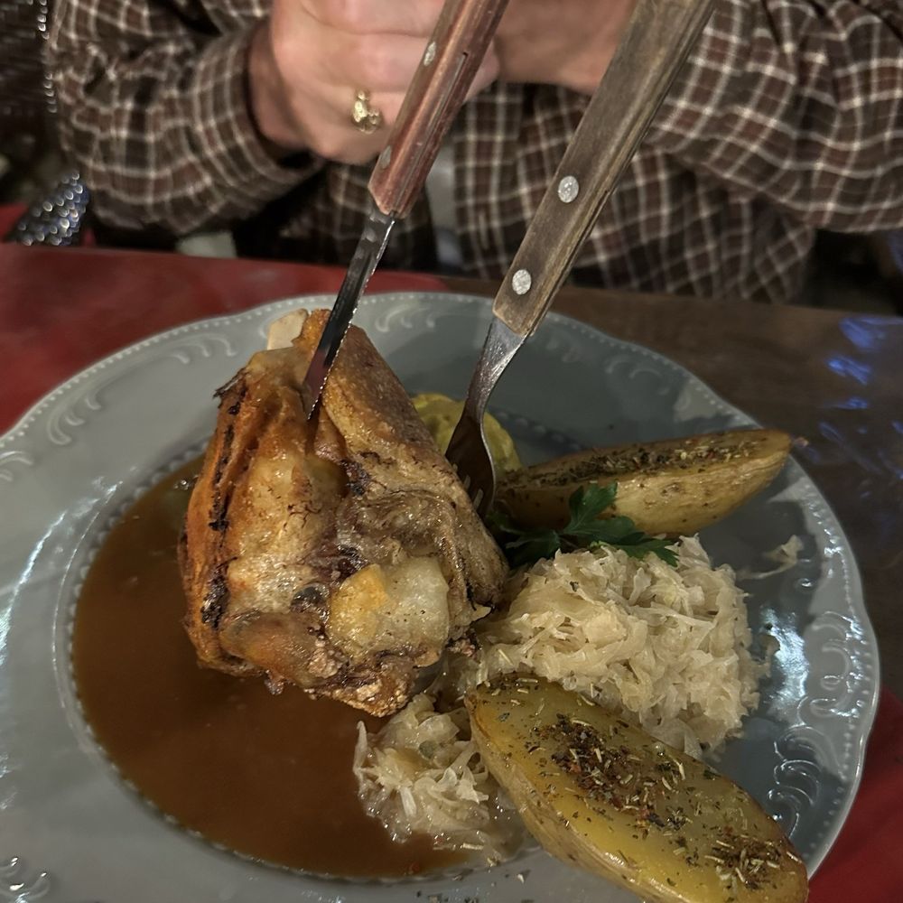 Immer Satt - Pig knuckles - German Near Me - Frankfurt, HE