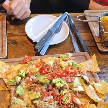 Finney's Crafthouse - Stevenson Ranch - Carnitas Nachos, Tri tip tacos, Wagu burger - New American Near Me - Stevenson Ranch, California