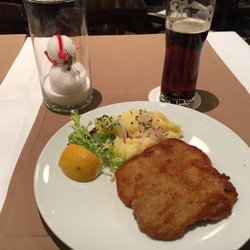 Käfer Bistro - Wiener Schnitzel, war ganz lecker, aber ohne Pfiff!
