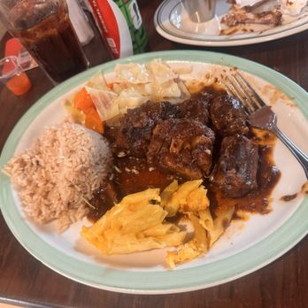 Gladys' Cafe - Oxtail - Caribbean Near Me - Charlotte Amalie, Virgin Islands Gladys' Cafe - Oxtail - Caribbean Near Me - Charlotte Amalie, Virgin Islands